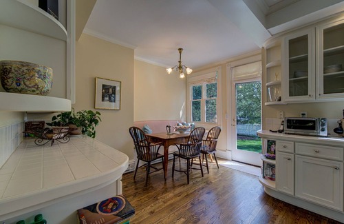 Broadmoor Casa | Beautiful Broadmoor Estate located in the Heart of the Broadmoor Neighborhood.