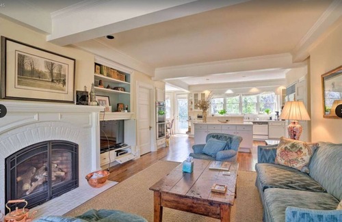 Broadmoor Casa | Beautiful Broadmoor Estate located in the Heart of the Broadmoor Neighborhood.