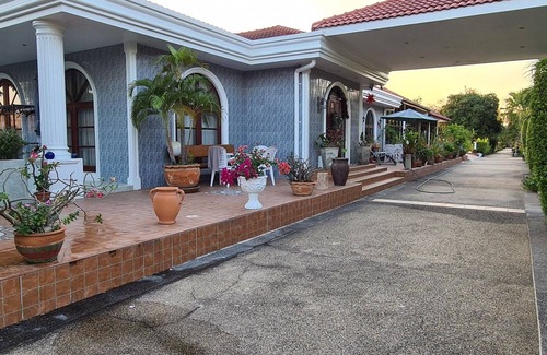 Cha-am Casa | Precioso bungalow con piscina exterior comunitaria y a 2 km de la playa de arena