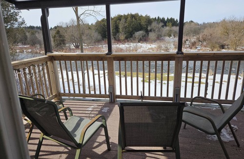 Fergus Casa | Beautiful Bungalow on Grand River in Fergus.