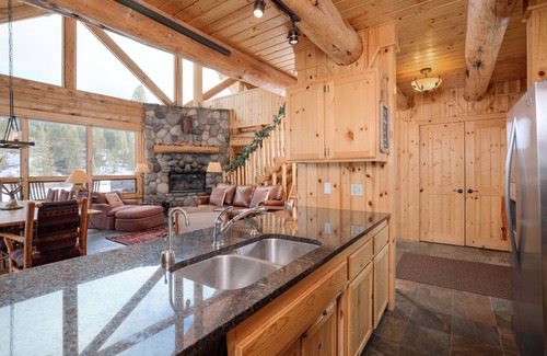 Gallatin Gateway Casa | Cabina de lujo en el río Gallatin en Big Sky, MT! ¡Cerca de Big Sky y Yellowstone!