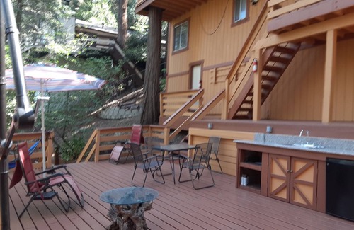 Crestline Cabina | Beautiful cabin 2 story with 2 decks, near Lake Gregory, Lake Arrowhead.