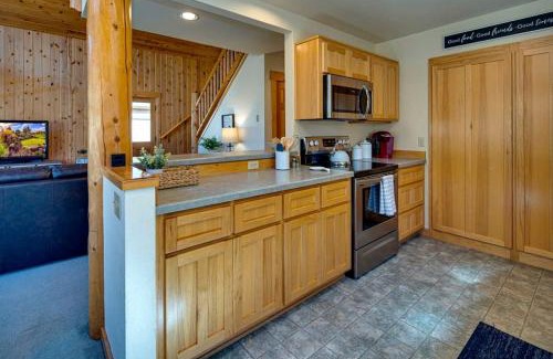 Redmond Casa | Beautiful Cabin Hot-tub and Barbecue Provided in Redmond, Oregon