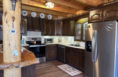 Glendale Cabina | Beautiful cabin in the woods close to skiing, hiking and shopping