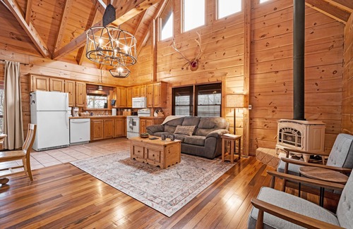 Gatlinburg - Pigeon Forge Cabina | Propietario Operado Cabaña de madera, perfecto para parejas / familias pequeñas, piscina Acceso Libre