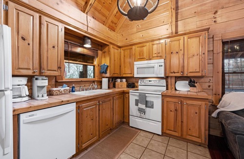 Gatlinburg - Pigeon Forge Cabina | Propietario Operado Cabaña de madera, perfecto para parejas / familias pequeñas, piscina Acceso Libre