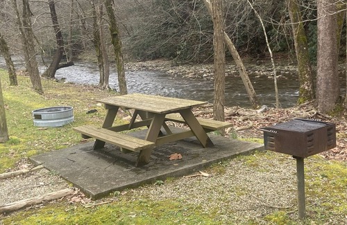 Hartford Cabina | Beautiful Cabin Nestled in the Smokies
