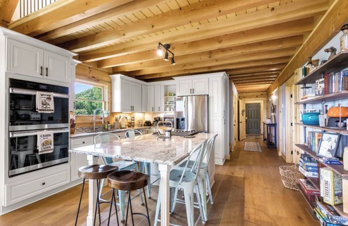 Smithville Cabina | Beautiful Cabin Overlooking Center Hill Lake