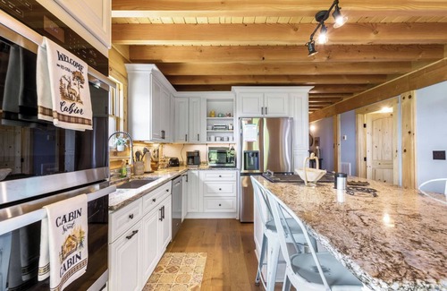 Smithville Cabina | Beautiful Cabin Overlooking Center Hill Lake