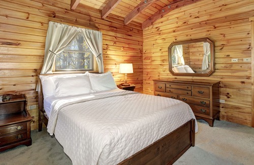Greentown Cabina | Beautiful Cabin w/ Guest House Game Room Fire Pit