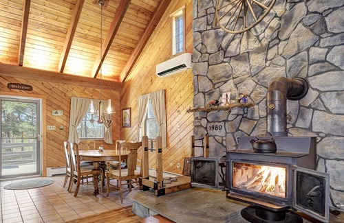 Greentown Cabina | Beautiful Cabin w/ Guest House Game Room Fire Pit