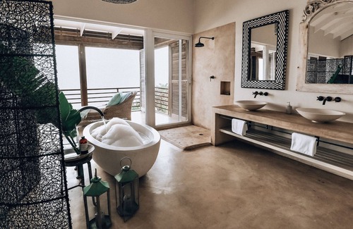 Salt Rock Casa | Beautiful Californian style Beach House overlooking the Indian Ocean.