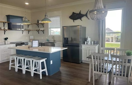 Hackberry Casa | Beautiful camp in Angler Bay! Come enjoy the best of Hackberry.