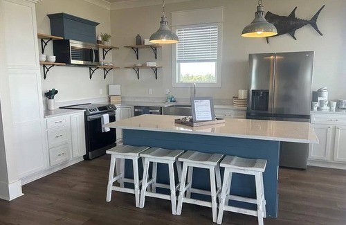 Hackberry Casa | Beautiful camp in Angler Bay! Come enjoy the best of Hackberry.