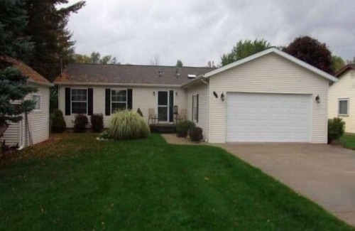 Prudenville Casa | Beautiful Canal Front Houghton Lake 3/2. Close to trails. Golf cart use in sub