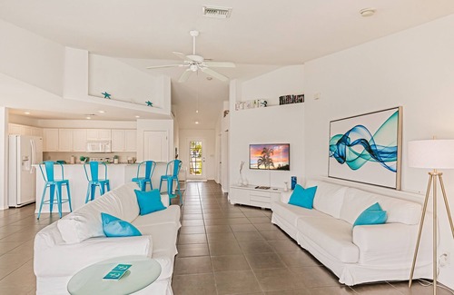 Trafalgar Casa | Beautiful Cape Coral Home, Outdoor Oasis with Heated Pool on a Freshwater Canal!