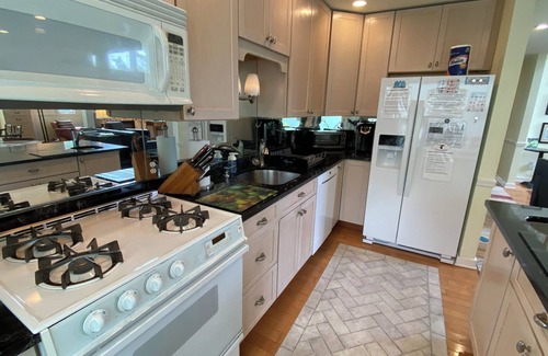 Cape May Point Casa | Beautiful Cape May Point Home with Lighthouse and Pond Views