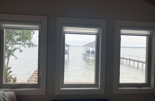 Tool Cabaña | Beautiful Cedar Creek Lake Romantic Cottage Lakeside