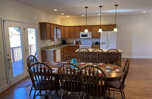 Caryville Casa | Beautiful cedar home 5 bed 3 bath w/ whirlpool tub 2 mile from Twin cove marina