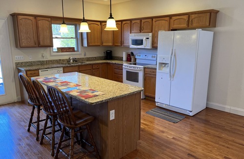Caryville Casa | Beautiful cedar home 5 bed 3 bath w/ whirlpool tub 2 mile from Twin cove marina