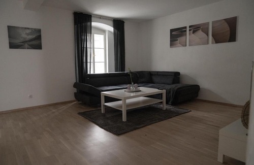 Klosterneuburg Apartamento | Beautiful Central City Apartment - 2BR, WIFI, Netflix & PS4