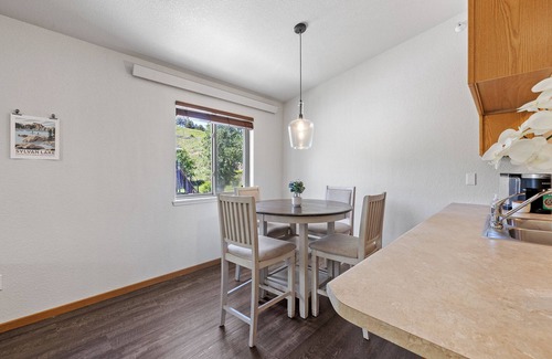 Rapid City Condominio | Beautiful, Centrally Located Condo with Wifi and AC