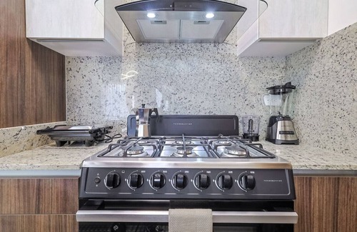 Ciudad Universitaria Apartamento | Beautiful Centric Apt, Full AC, Fast Wi-Fi, Pool, Gym, Near All