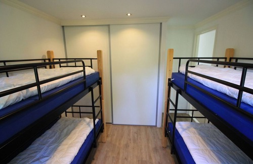 De Bult Chalet De Esquí | Hermoso chalet con terraza en el estanque, en un parque de vacaciones en Overijssel
