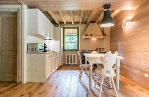 Pelugo Chalet De Esquí | Precioso Chalet dell'Orso con Wi-Fi, bañera de hidromasaje y jardín privado