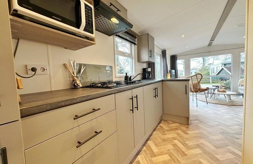 Sint Maarten Casa | Beautiful chalet with a lovely enclosed garden and BBQ to relax in after a day at the beach with your dog.