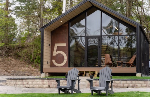 Scotrun Chalet De Esquí | Beautiful Chalet on a Lake in the Poconos, Fishing, Biking, Paddle Boats