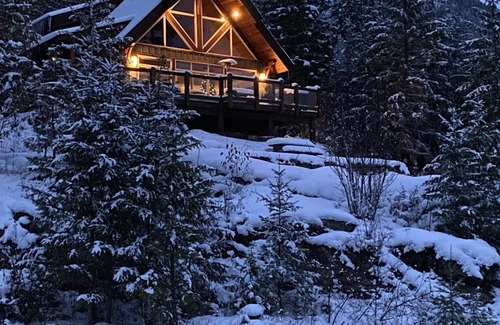 Silverton Casa | Beautiful Chalet overlooking Slocan Lake! September Special Discounts!