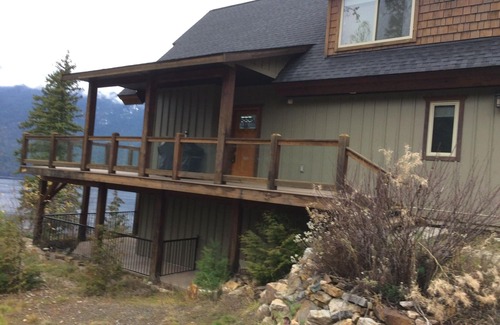 Silverton Casa | Beautiful Chalet overlooking Slocan Lake! September Special Discounts!