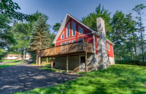 Long Pond Chalet De Esquí | Beautiful Chalet with Hot Tub & Sauna in Poconos