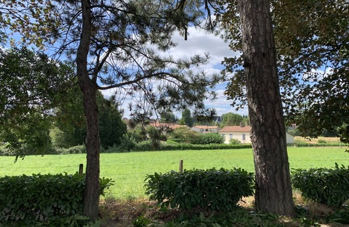 LAbsie Casa | Hermoso castillo con piscina climatizada en el borde de un pueblo
