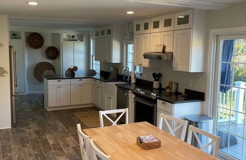 West Chatham Casa | Beautiful Chatham home...3 minute walk to salt water ocean beach!