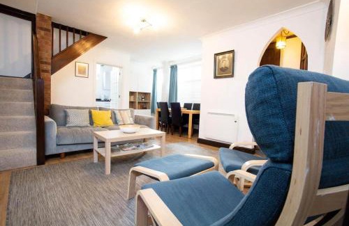 Montpellier Casa | Beautiful Cheltenham Townhouse Private Parking
