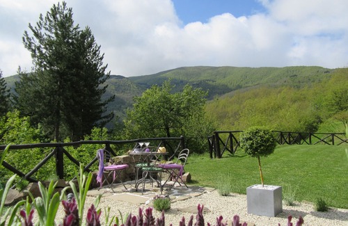 Caprese Michelangelo Villa | HERMOSO Y ROMÁNTICO CONVERSO GRANERO PARA 2 PERSONAS, CON PISCINA PRIVADA