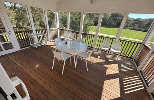 Chilmark Casa | Beautiful newly renovated Chilmark beach house. Pet friendly.