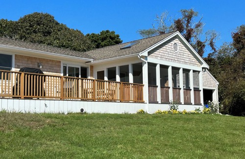 Chilmark Casa | Beautiful newly renovated Chilmark beach house. Pet friendly.