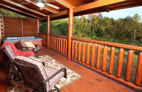 Sevierville Cabina | Hermosas, limpias, cómodas y excelentes vistas !! Romántico y familiar