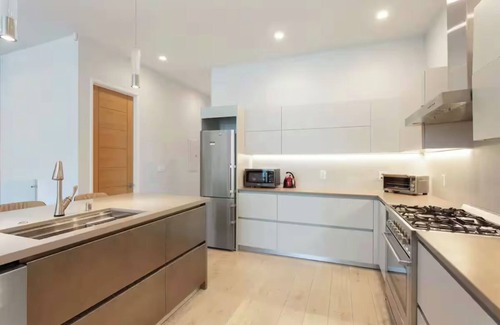 Mission District Condominio | Beautiful, clean, spacious apartment with yard