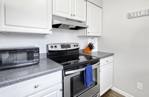 Clive Casa | Beautiful Clive 3br Duplex Wfireplace