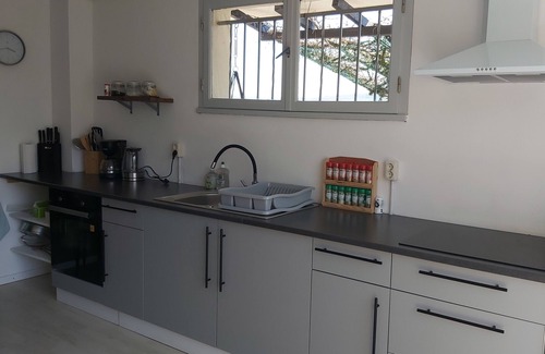 Montigny-en-Morvan Apartamento | Beautiful cottage in a quiet wooded area