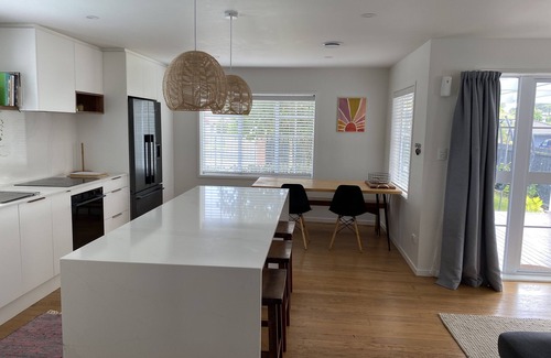 Red Beach Casa | Beautiful coastal Bungalow, 200m flat walk to the beach