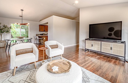 McKinleyville Casa | Beautiful coastal home near Redwoods with fast WiFi, large backyard, W/D & patio