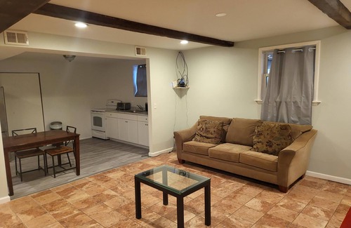 Leesburg Casa | Beautiful Colonial Duplex 4BR 1BA