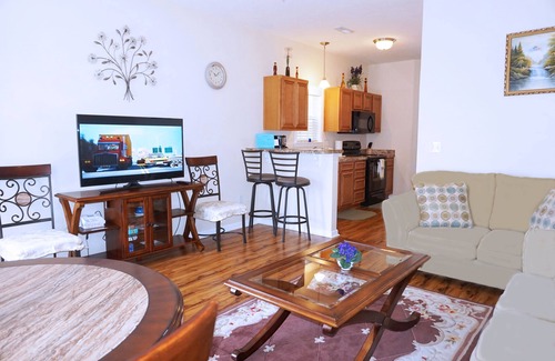 Myrtle Beach Casa | Hermoso cómodo de casa de pueblo, a una cuadra de la playa!