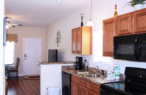 Myrtle Beach Casa | Hermoso cómodo de casa de pueblo, a una cuadra de la playa!
