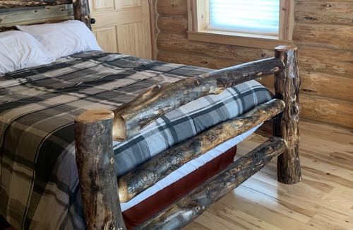 Sturgis Cabina | Beautiful comfy 2 bedroom cabin with hot tub